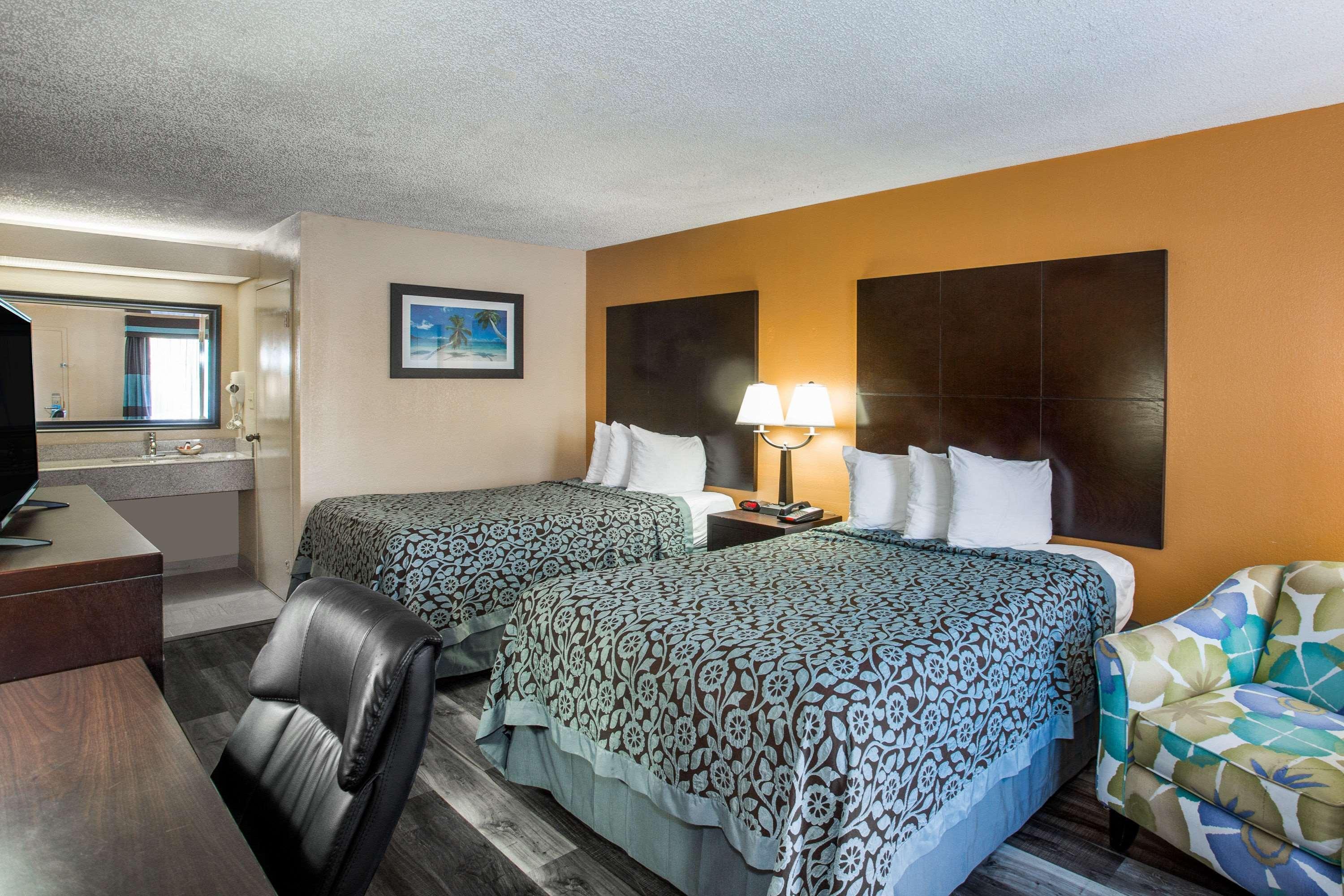 Days Inn By Wyndham Sarasota Bay Exterior photo