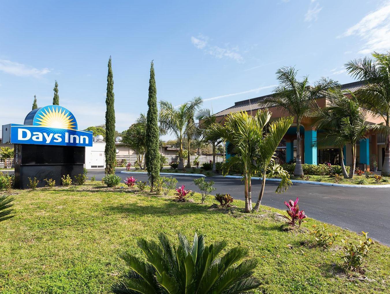 Days Inn By Wyndham Sarasota Bay Exterior photo
