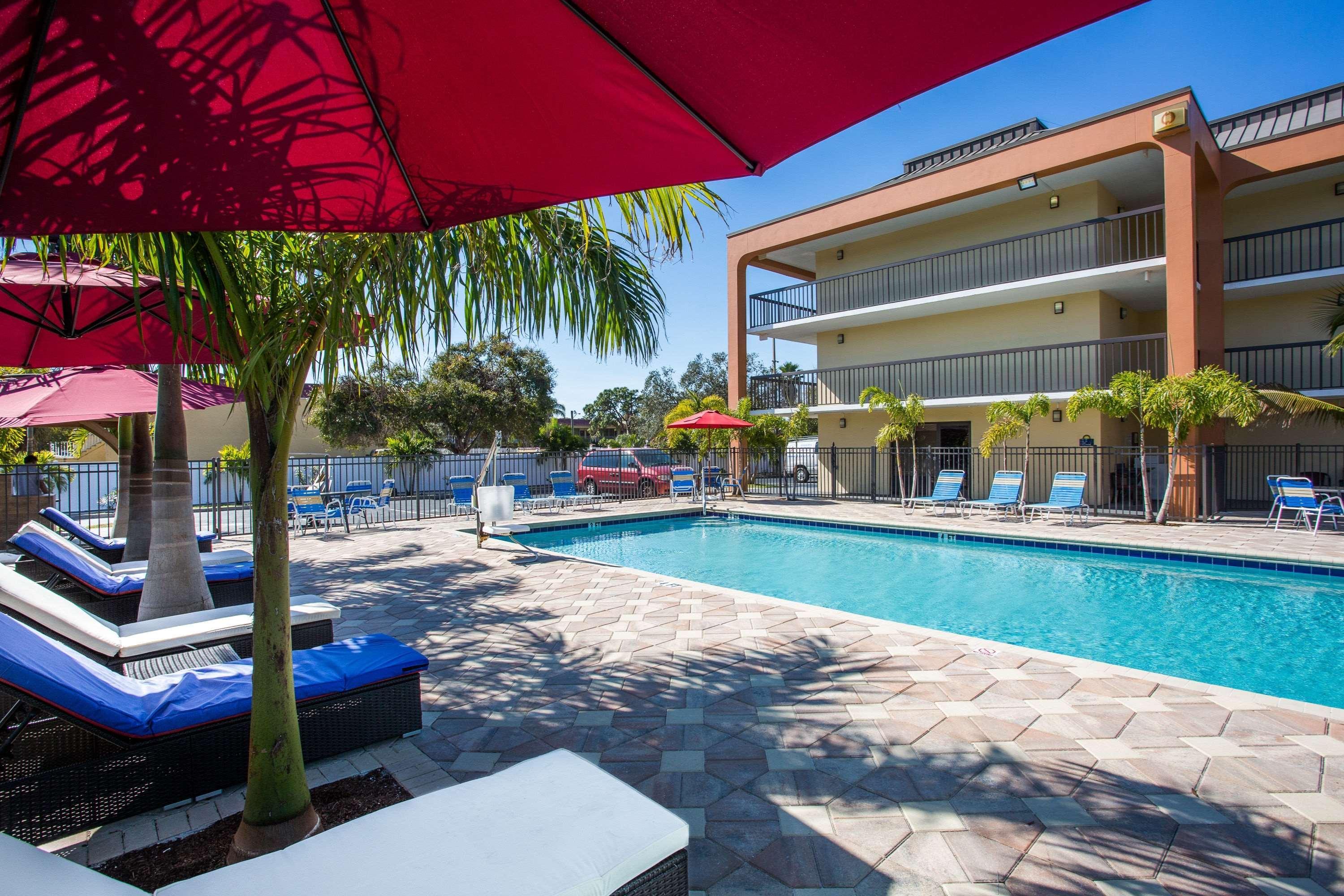 Days Inn By Wyndham Sarasota Bay Exterior photo