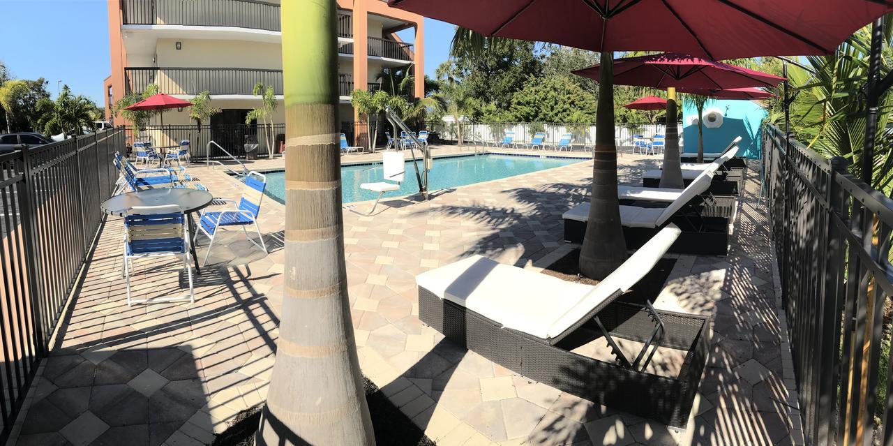 Days Inn By Wyndham Sarasota Bay Exterior photo