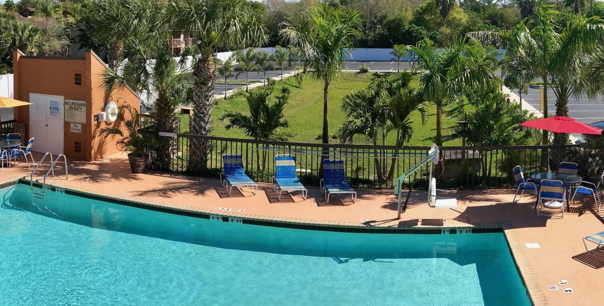 Days Inn By Wyndham Sarasota Bay Exterior photo